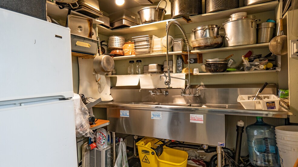 More Photos Of 1922 S Market Blvd, Chehalis Restaurant For Sale