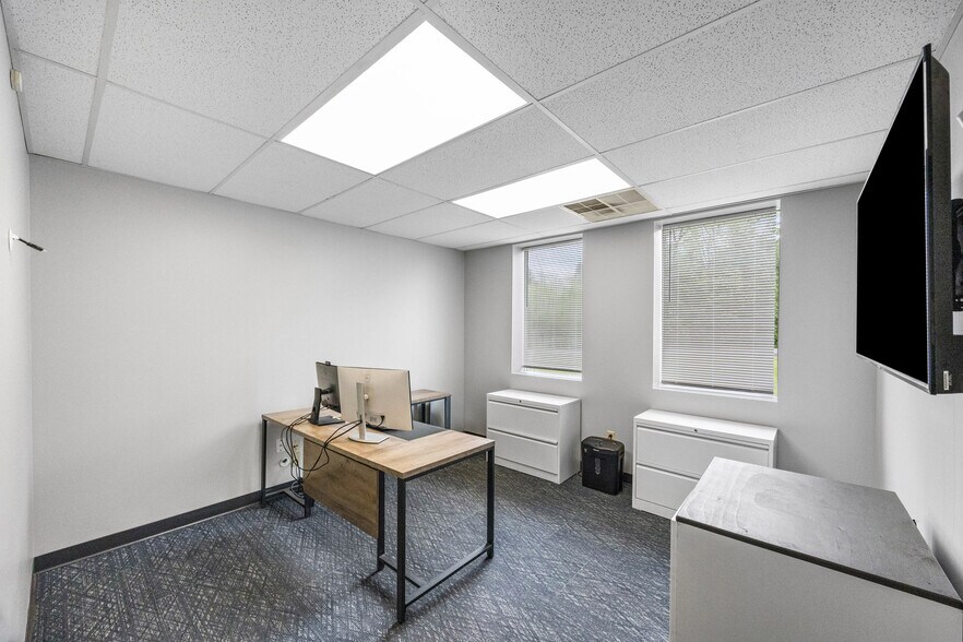 More Photos Of 80 Davis Pky, Clyde Warehouse For Sale