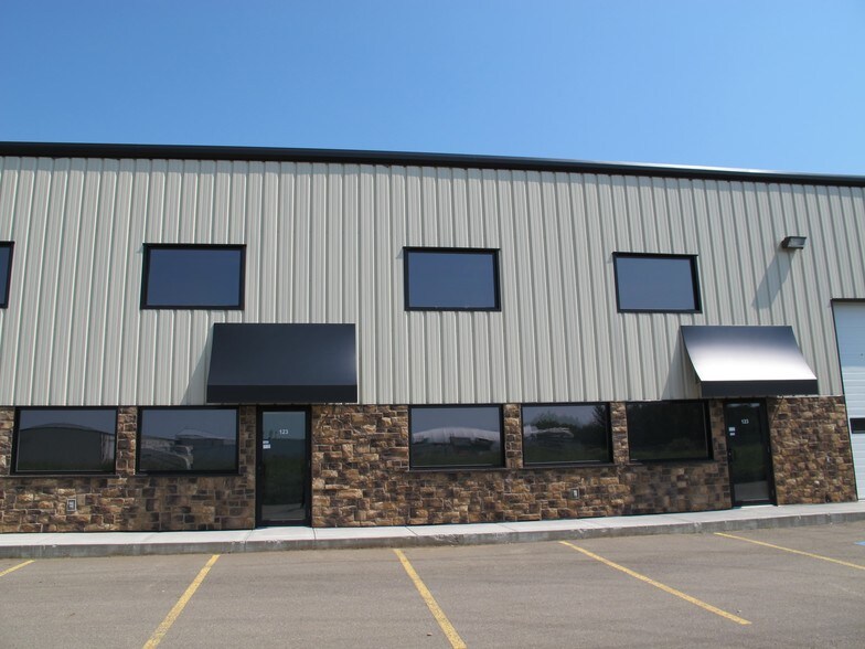 More Photos Of 11121 83rd Ave, Fort Saskatchewan Warehouse For Lease