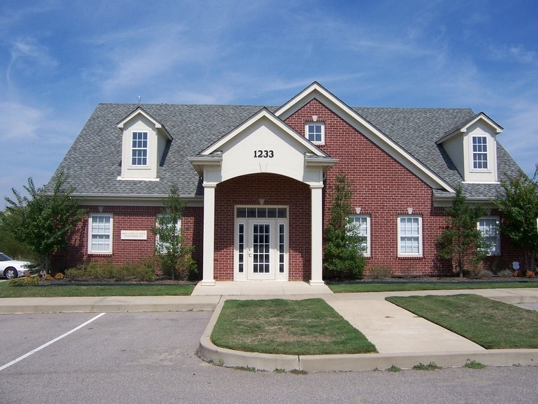 Primary Photo Of 1233 Macon View Dr, Cordova Medical For Lease