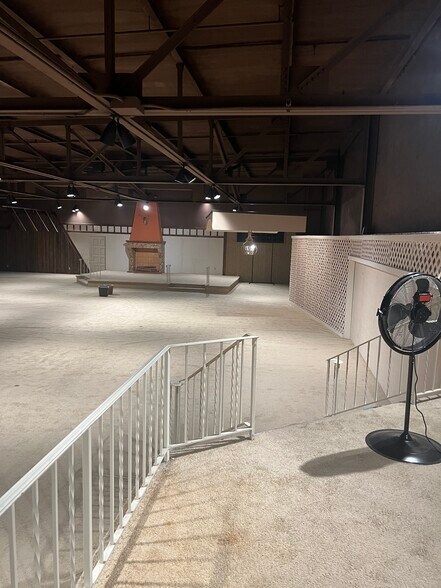 More Photos Of 740 8th Ave, Huntington Warehouse For Lease