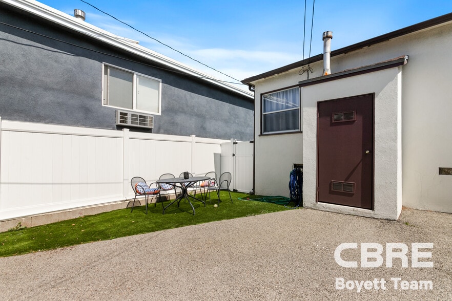 More Photos Of 2302 32nd St, Santa Monica Apartments For Sale