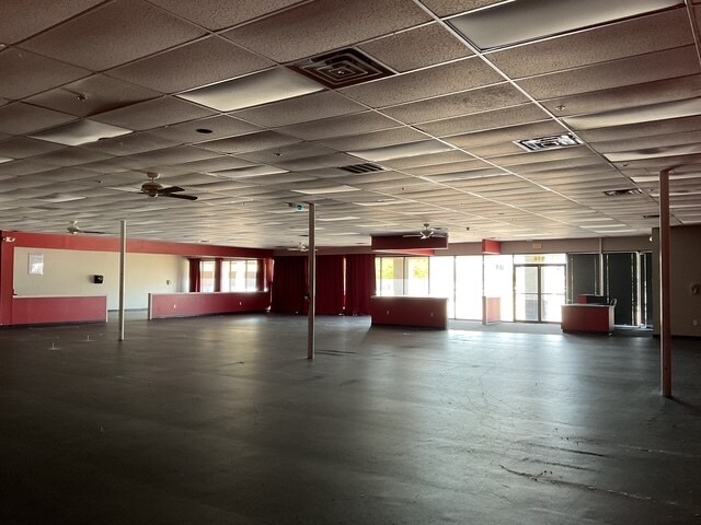 More Photos Of 912 Municipal Dr, Brandon Storefront For Lease