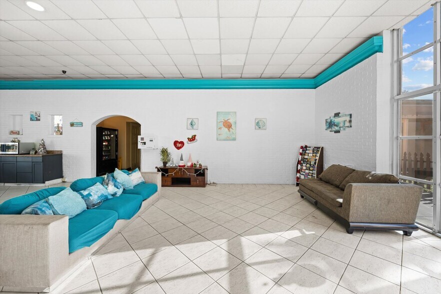 More Photos Of 510 Lane Ave S, Jacksonville Hotel For Sale
