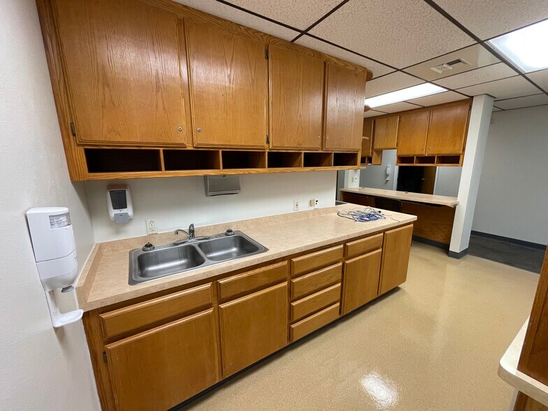 More Photos Of 3807 Union Ave, Bakersfield Medical For Lease