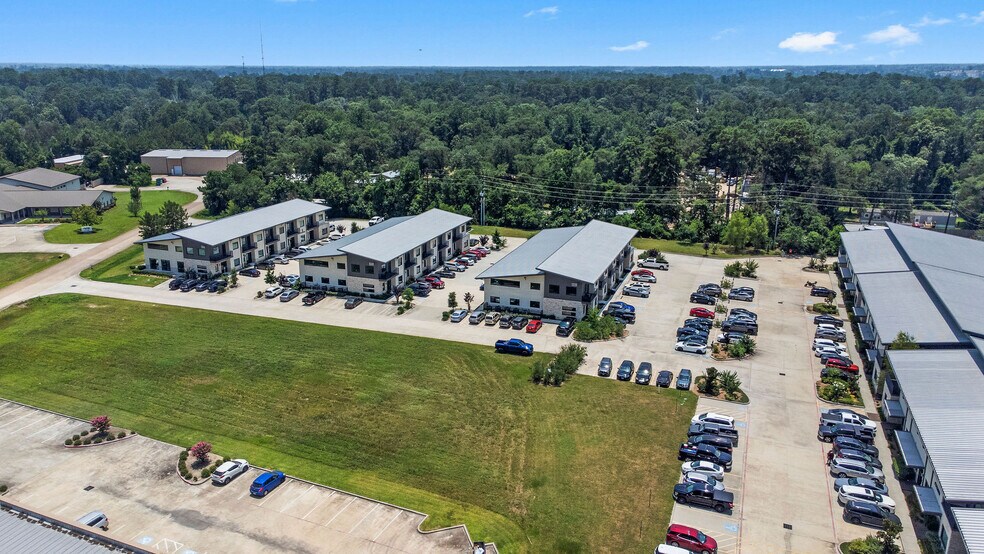 More Photos Of 1330 Rayford Park Rd, Spring Loft Creative Space For Lease