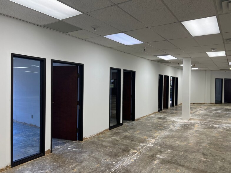 More Photos Of 2033 Chenault Dr, Carrollton Light Manufacturing For Lease