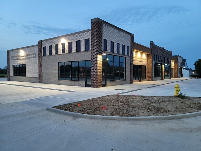 More Photos Of 5660 Pebble Village Ln, Noblesville Storefront For Lease