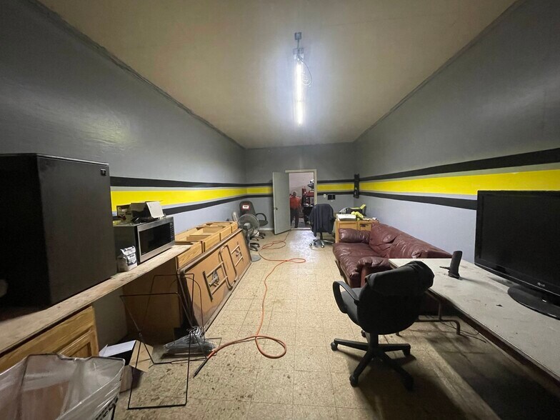 More Photos Of 6149 Cleveland St, Merrillville Industrial For Sale