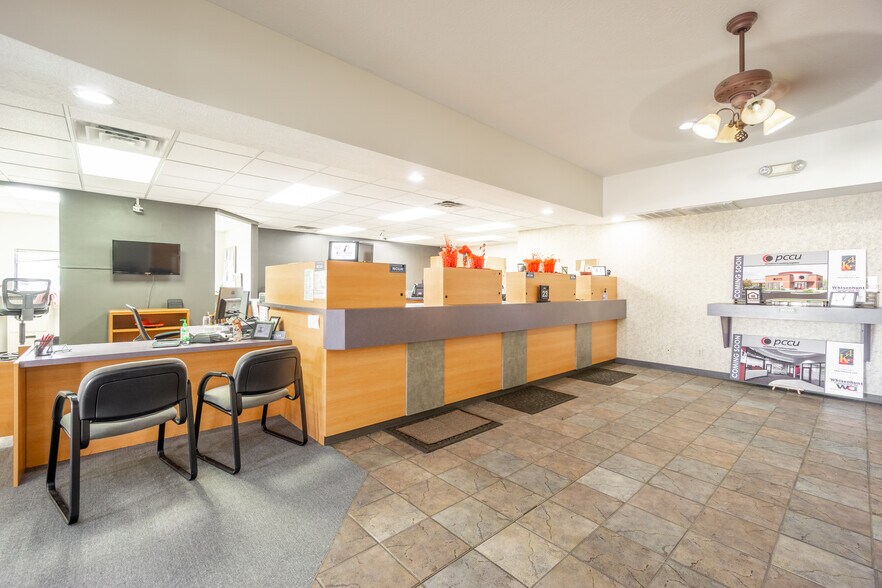 More Photos Of 2306 S Memorial Dr, New Castle General Retail For Lease