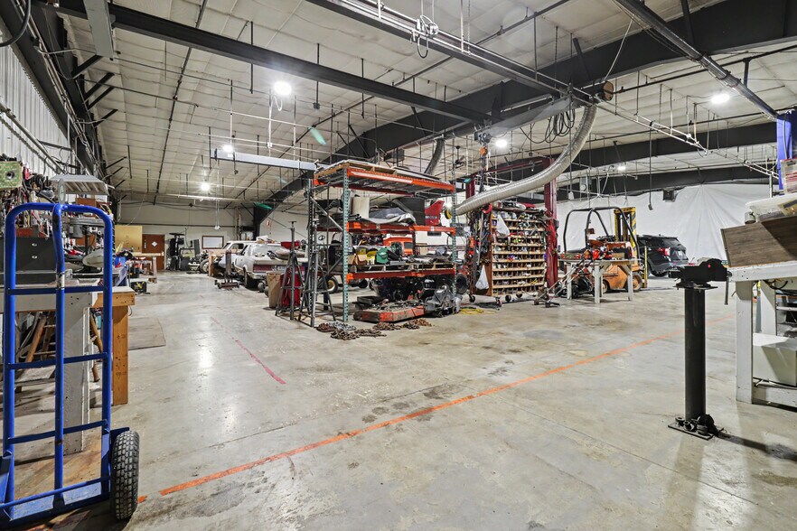 More Photos Of 545 N 1st St, Geneva Warehouse For Sale