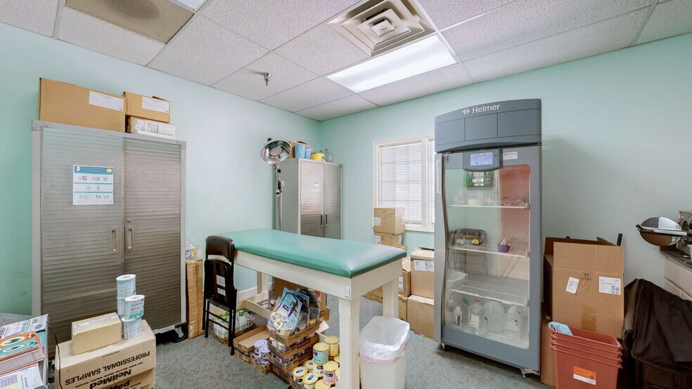 More Photos Of 1701 Spring St, Jeffersonville Medical For Sale