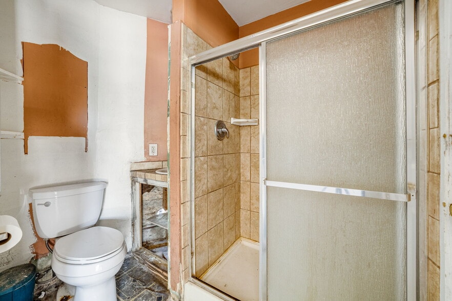 More Photos Of 4733 W Adams Blvd, Los Angeles General Retail For Sale