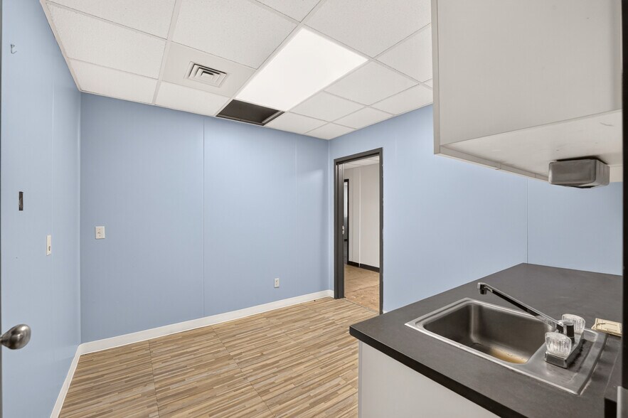 More Photos Of 6717 NW 11th Pl, Gainesville Medical For Lease