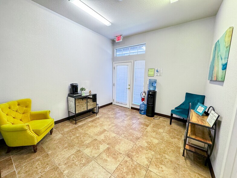 More Photos Of 1311 Chisholm Trl, Round Rock Office For Sale