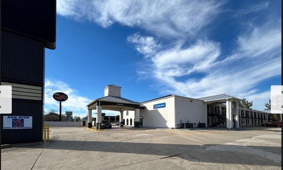 Primary Photo Of 125 Rushing Rd W, Denham Springs Hotel For Sale