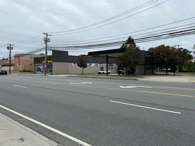 More Photos Of 311-313 W Jericho Tpke, Huntington Storefront For Sale