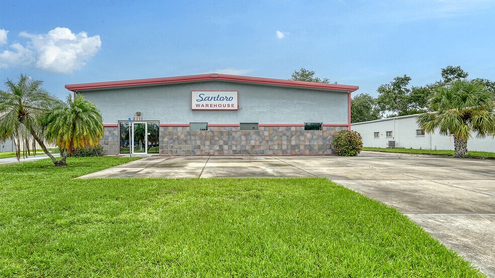 More Photos Of 2111 Whitfield Park Dr, Sarasota Showroom For Sale
