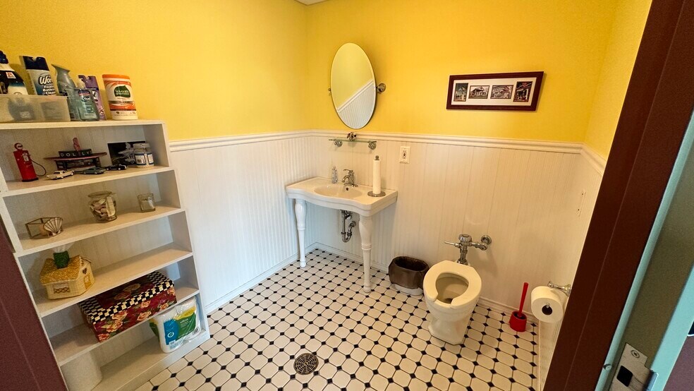 More Photos Of 100 Windermere Ave, Ellington Warehouse For Lease