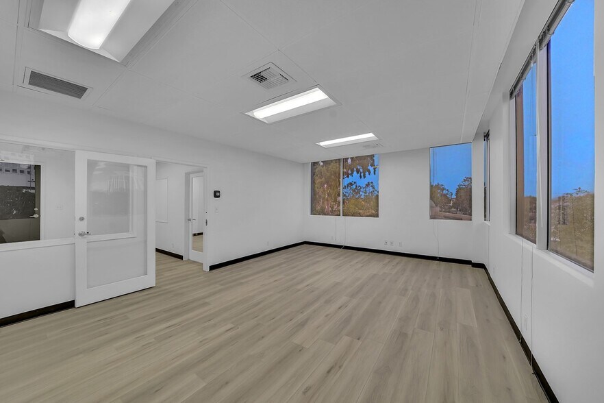 More Photos Of 4667 MacArthur Blvd, Newport Beach Office For Lease