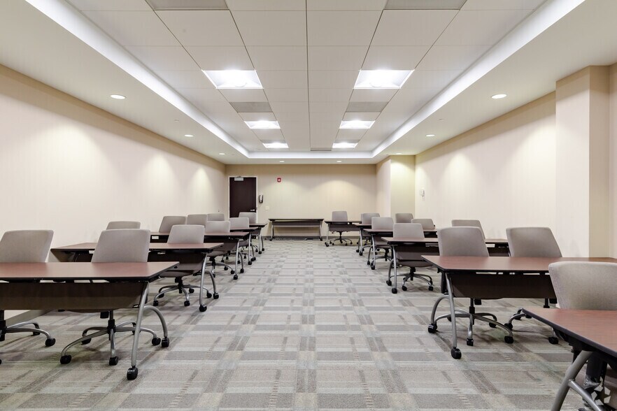 More Photos Of 1751 W Diehl Rd, Naperville Office For Lease