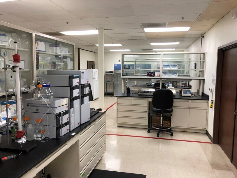 More Photos Of 1025 Terra Bella Ave, Mountain View Research And Development For Lease