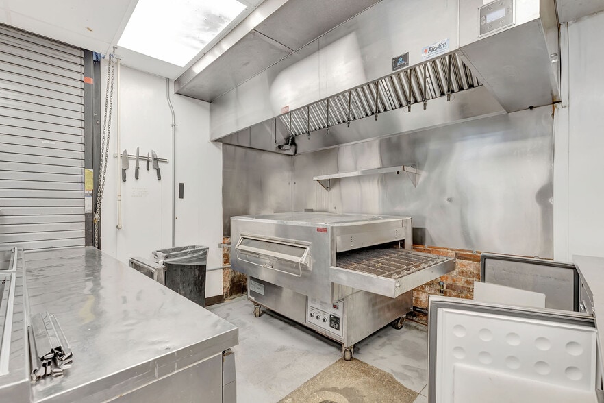 More Photos Of 2800 Woodburn Ave, Cincinnati Storefront For Lease