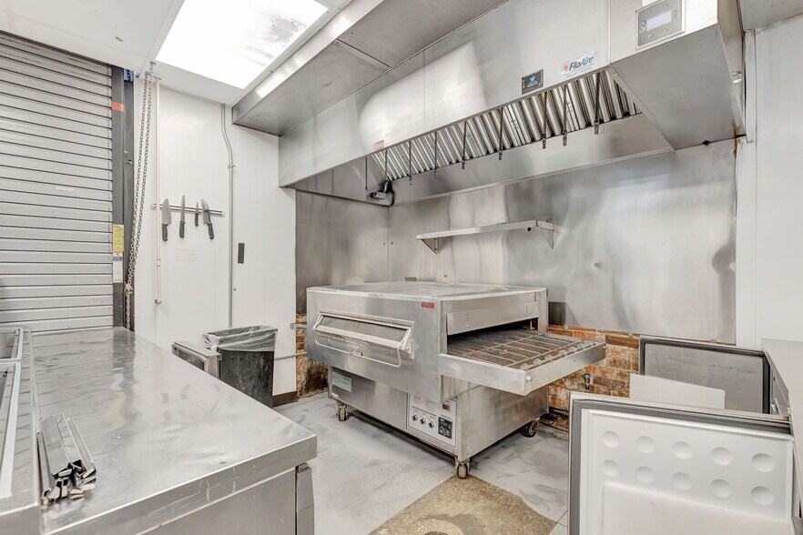 More Photos Of 2800 Woodburn Ave, Cincinnati Storefront For Sale