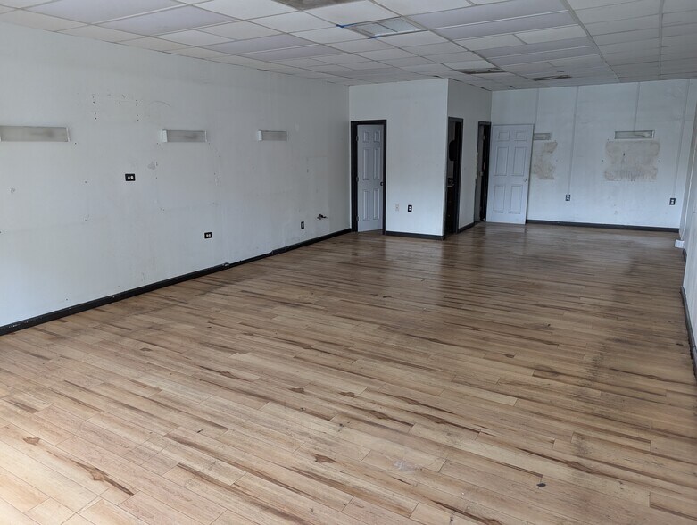 More Photos Of 593 Kamehameha Hwy, Pearl City Storefront Retail Office For Lease