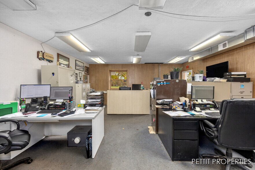 More Photos Of 3805 S Ravenna Rd, Ravenna Office For Sale