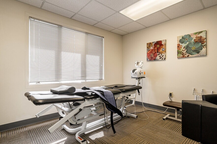 More Photos Of 4331 Churchman Ave, Louisville Medical For Sale