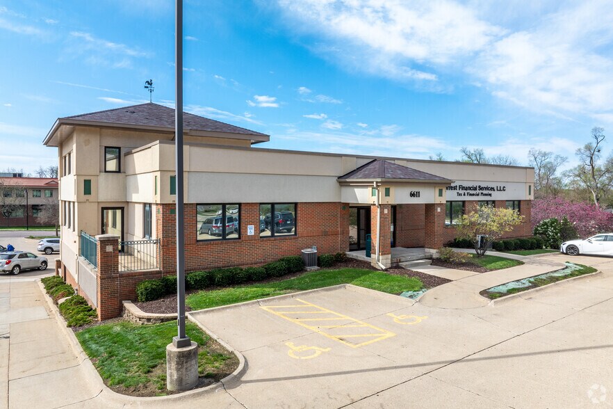 More Photos Of 6611 University Ave, Windsor Heights General Retail For Lease