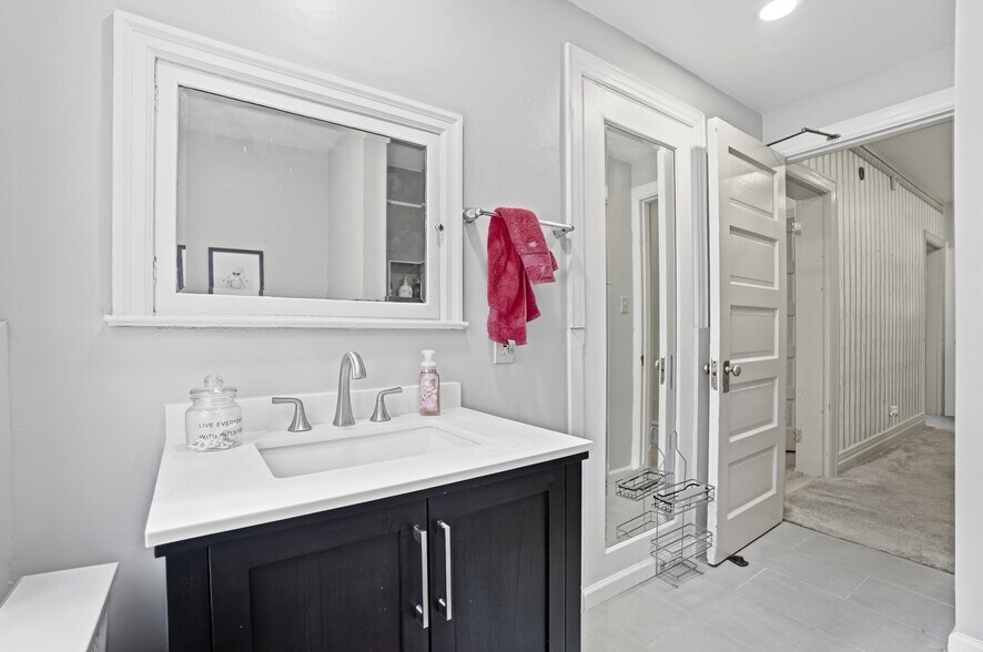 More Photos Of 2406 Auburn Ave, Cincinnati Office Residential For Sale