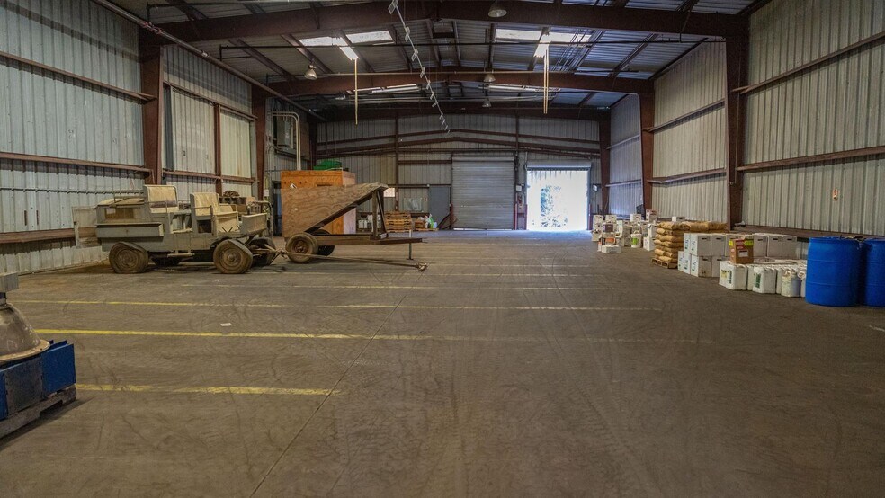 More Photos Of 1312 W Oakridge Dr, Albany Warehouse For Lease