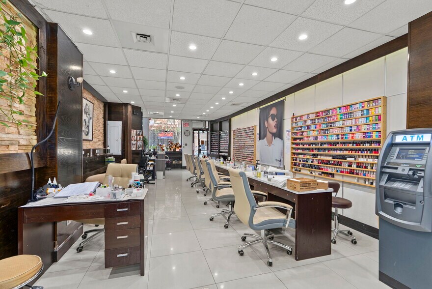 More Photos Of 10 Christopher St, New York Apartments For Lease