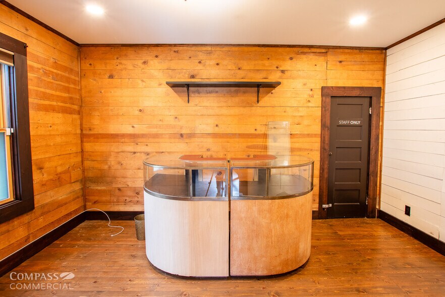 More Photos Of 324 NW Hill St, Bend Freestanding For Sale