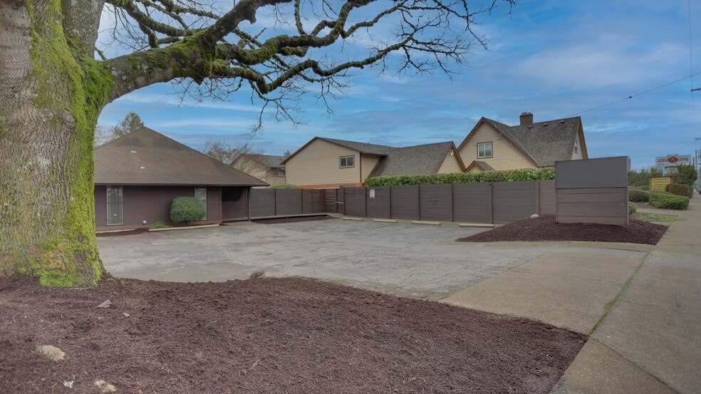 More Photos Of 15012 SE Stark St, Portland Office For Sale