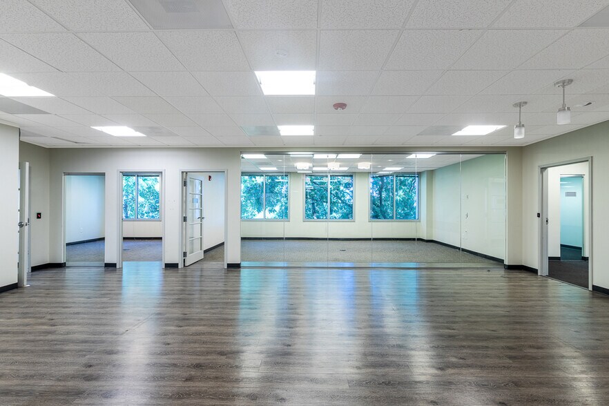 More Photos Of 2700 Cumberland Pky SE, Atlanta Coworking Space