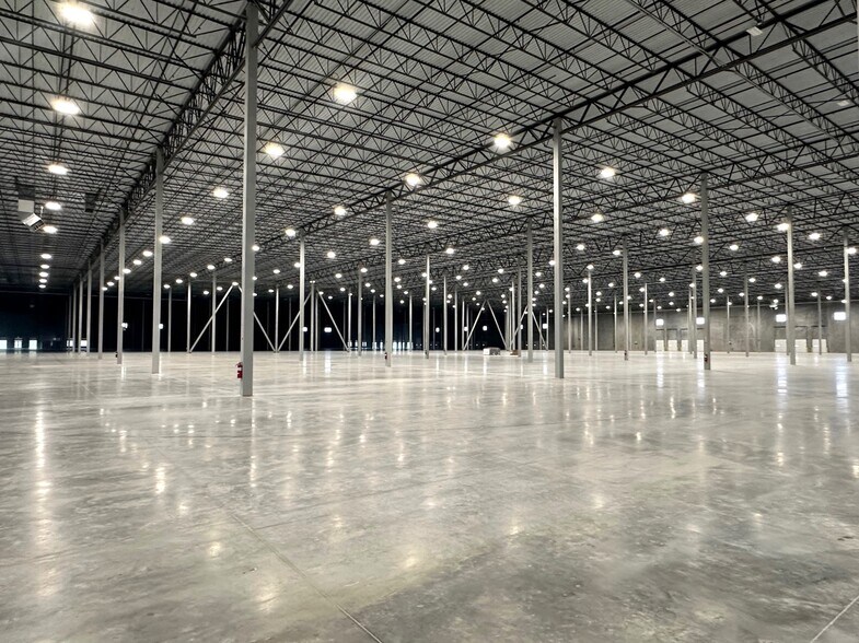 More Photos Of 1122 S Foster Rd, San Antonio Unknown For Lease