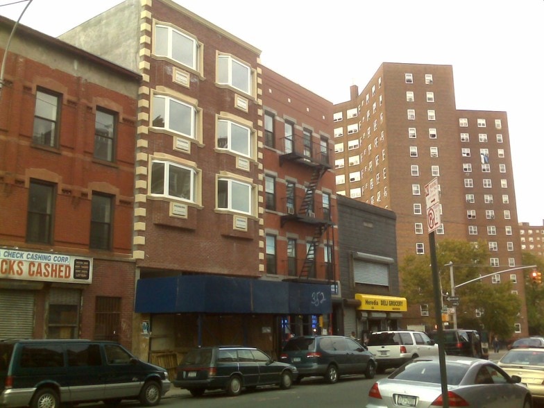 Primary Photo Of 651 Courtlandt Ave, Bronx Apartments For Sale