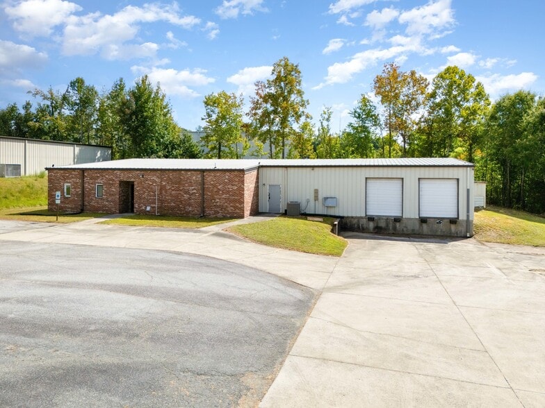 More Photos Of 105 Todd Ct, Thomasville Warehouse For Lease