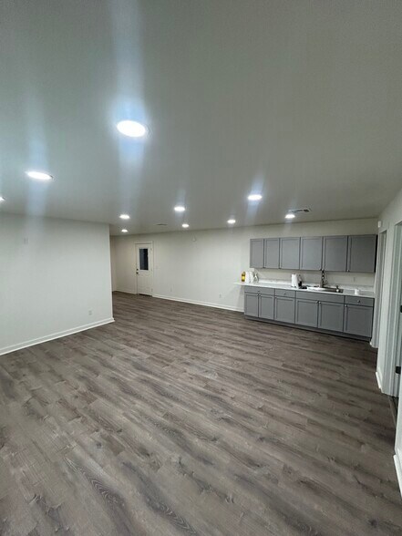 More Photos Of 3637 Oklahoma 51B, Porter Industrial For Lease