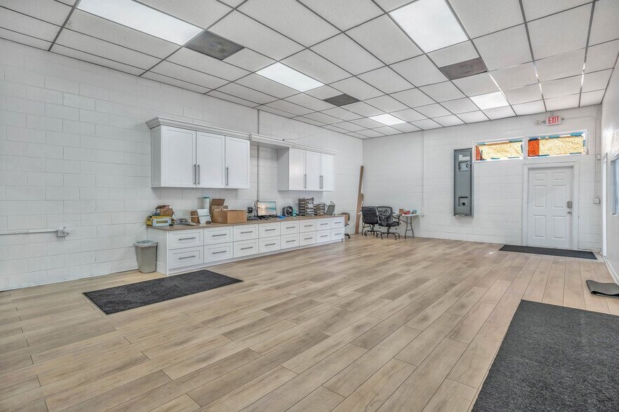 More Photos Of 103 Highland St, Orange City Warehouse For Sale