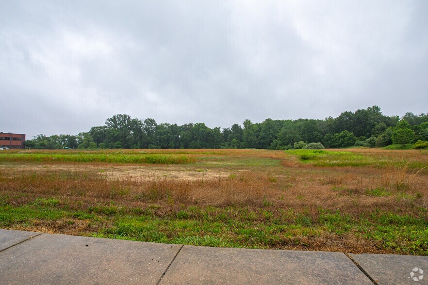 More Photos Of 400 Biddle Ave, Newark Office For Sale