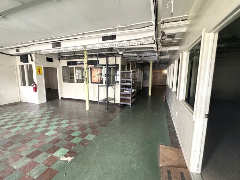 More Photos Of 177 Oakwood Ave, Orange Showroom For Lease