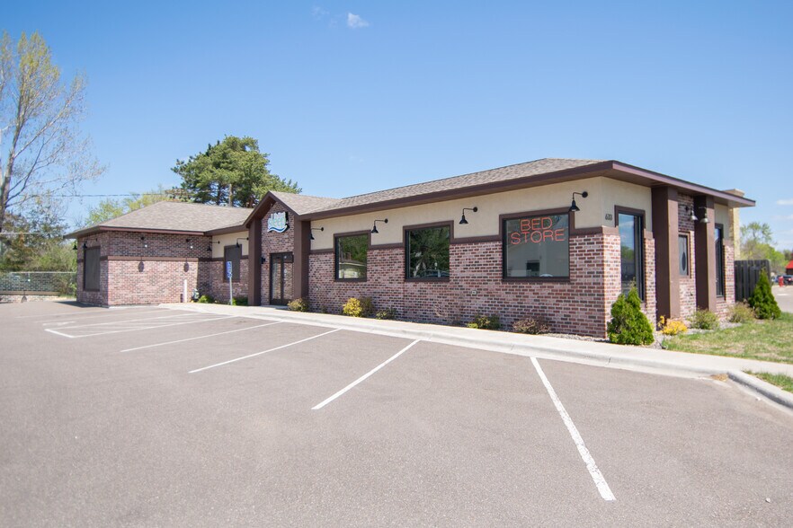 More Photos Of 633 E Main St, Anoka Freestanding For Sale