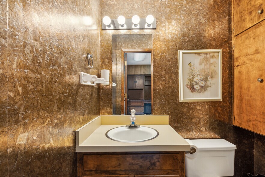 More Photos Of 303 N Ridgeway Dr, Cleburne Medical For Sale