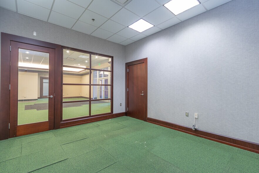 More Photos Of 129 N Main St, Anderson Office For Lease