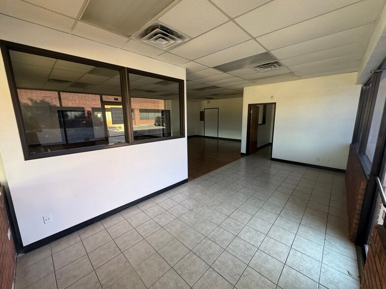 More Photos Of 10875 Plano Rd, Dallas Flex For Lease