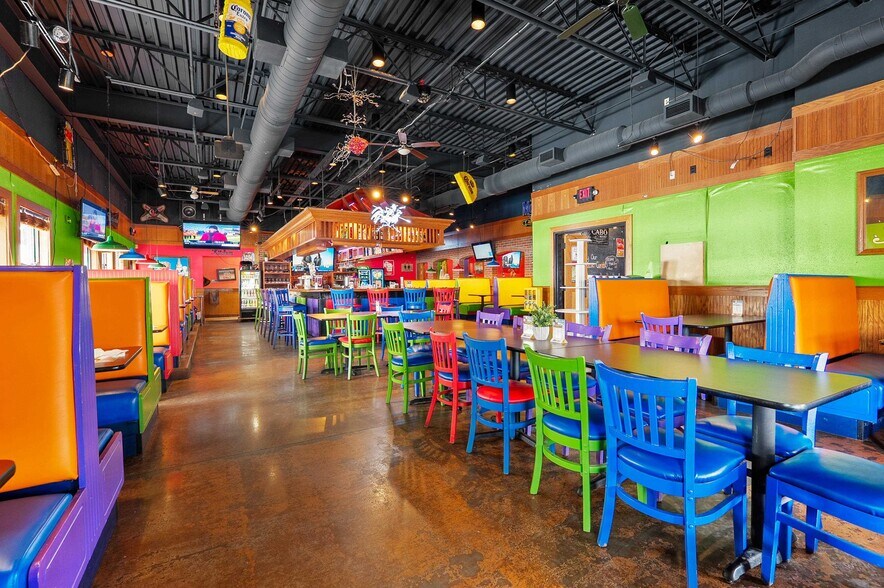 More Photos Of 850 Kepler Dr, Green Bay Restaurant For Sale